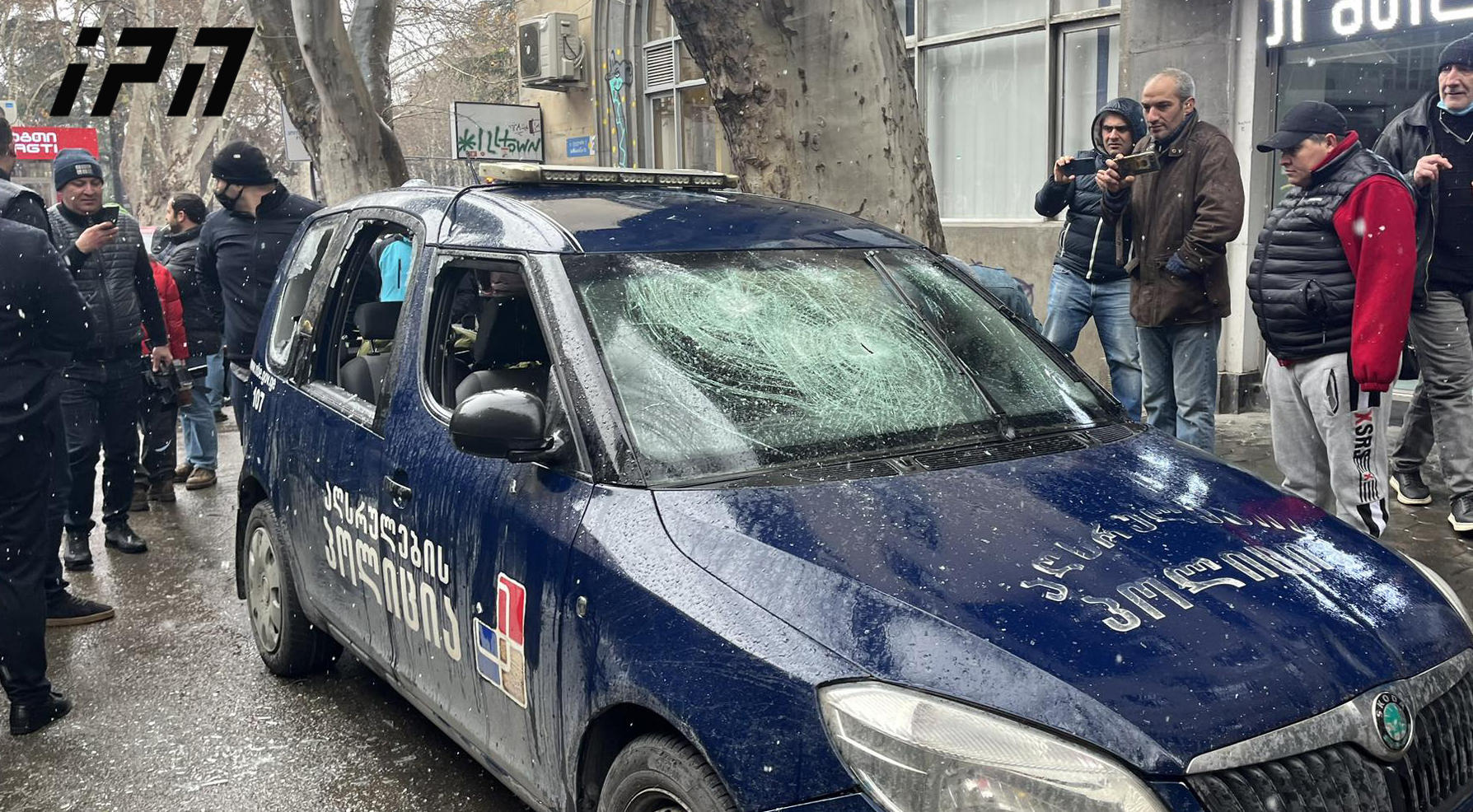 აღსრულების ბიურო - კეკელიძის ქუჩაზე, გამოსახლების პროცესისას, სამაშველო სამსახურისა და აღსრულების პოლიციის მიმართ გამოიყენეს სავარაუდოდ წიწაკის სპრეი, რა დროსაც რამდენიმე პოლიციელი დაშავდა