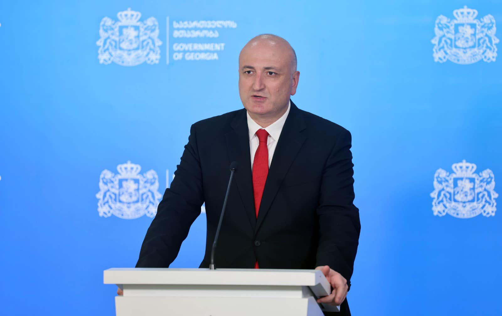 ზურაბ აზარაშვილი - ვფიქრობ, ამ სახელმწიფოებრივი პროექტის განხორციელებაში, რესპუბლიკური საავადმყოფოს თანამშრომლებმა თავისი წვლილი უნდა შეიტანონ - ერთად გავაკეთოთ ეს ისტორიული და საშვილიშვილო საქმე