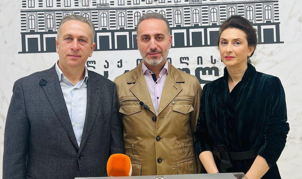 გიორგი შარაშიძე - მივმართავთ ივანიშვილს, თუ სურს რეალური ბრძოლა კორუფციის წინააღმდეგ, დაარწმუნოს კალაძე და „ოცნება“, რომ ამ რისკებისგან დასაცავად ეფექტიანი გზაა საკრებულოში ანტიკორუფციული კომისიის შექმნა