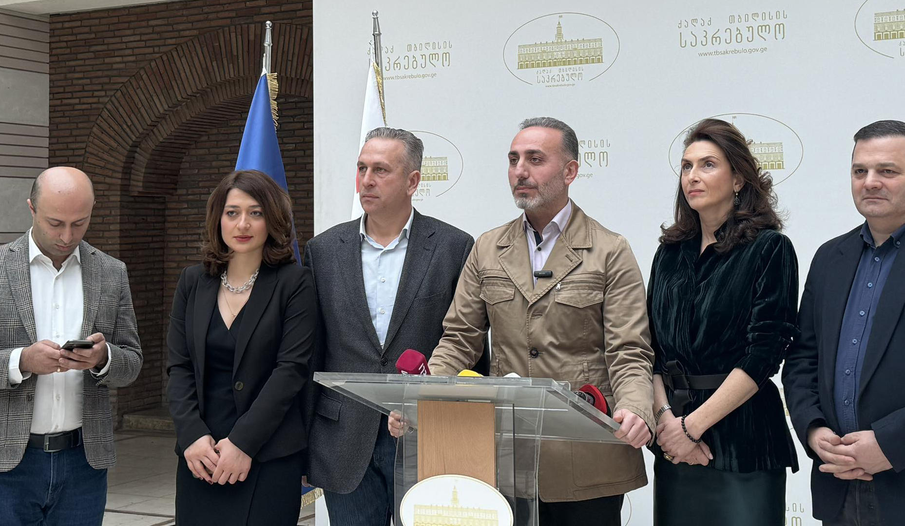 გიორგი შარაშიძე აღსრულების ბიუროს მიერ ოჯახის გამოსახლებაზე - შევახსენებთ „ოცნებას“, თქვენსა და „ნაცებს“ შორის არა თუ რაიმე სხვაობა აღარ არის, არამედ თქვენ ერთმანეთზე უარესები ხართ