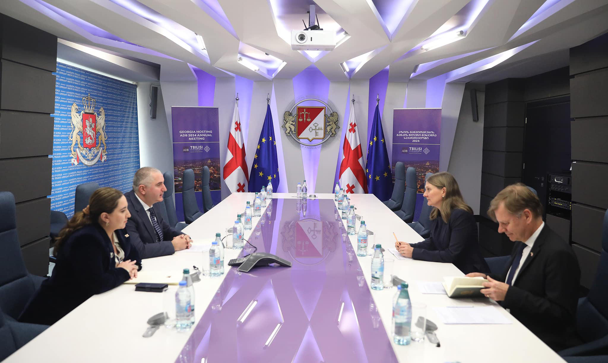 ლაშა ხუციშვილი შვედეთის სამეფოს ელჩს შეხვდა