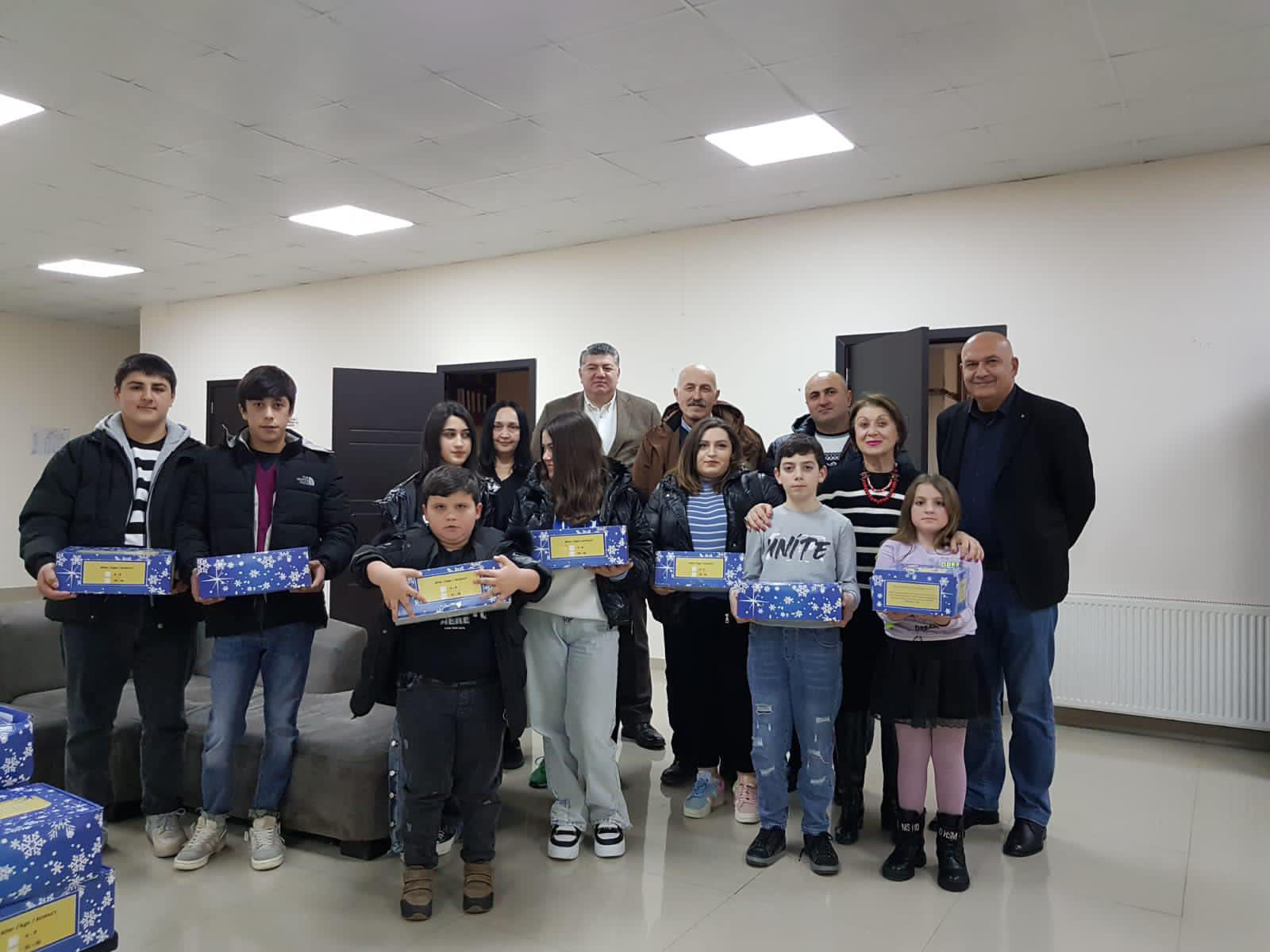 რელიგიის სააგენტო და ბაპტისტური ეკლესიების კავშირი დევნილ ბავშვებს დაეხმარნენ