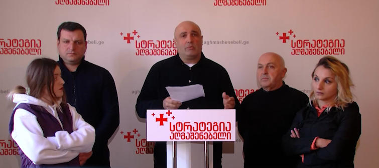 გია თევდორაძე ქუთაისში დევნილების გამოსახლებასთან დაკავშირებით  - ამ ადამიანებმა საცხოვრებელი სახლი ოჩამჩირეში ოკუპანტების გამო ერთხელ უკვე დაკარგეს, დღეს „ოცნება“ ოკუპაციის აქტს აგრძელებს