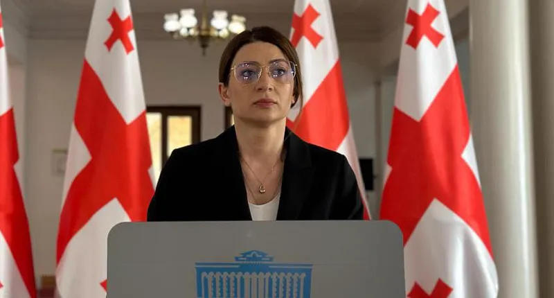 ანა ბუჩუკური - ანრი ოხანაშვილი რატომღაც მინისტრობის კანდიდატებს იცავს, ეტყობა არ აქვს იმედი, რომ ისინი პასუხებს გასცემენ, არ ვიცი, ყოველ შემთხვევაში, თავად ასე აკნინებს საკუთარი გუნდის წევრებს