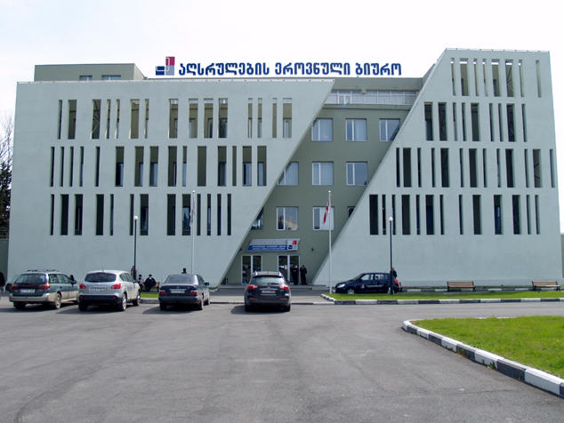 აღსრულების ეროვნულმა ბიურომ თბილისში, ზანდუკელის ქუჩაზე ოჯახის გამოსახლება დროებით გადადო