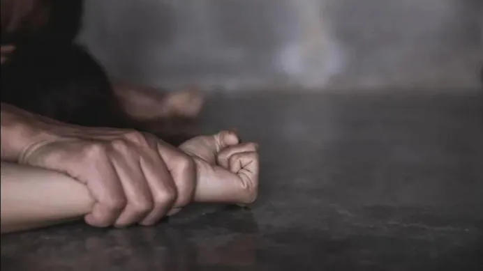 მამაკაცს, რომელიც გამოძიების ინფორმაციით, არასრულწლოვან შვილს სისტემატურად აუპატიურებდა, თელავის სასამართლომ 16 წლით თავისუფლების აღკვეთა მიუსაჯა