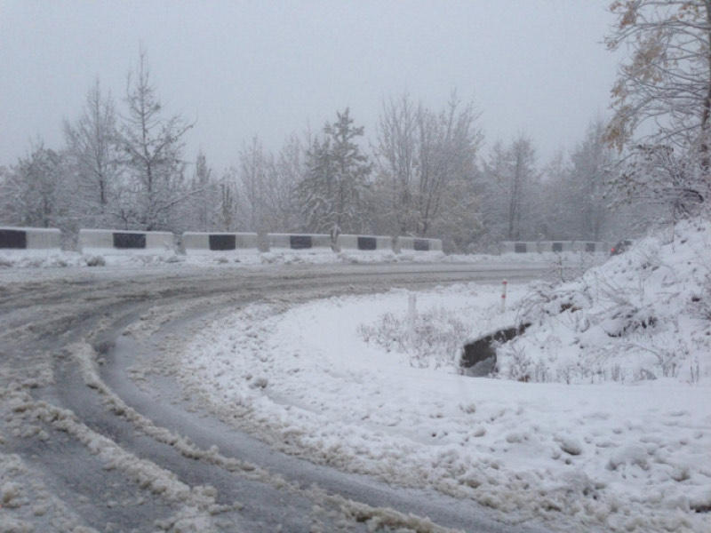 გომი-საჩხერე-ჭიათურა-ზესტაფონის გზის კმ1-კმ40 მონაკვეთზე მისაბმელიანი და ნახევრადმისაბმელიანი ავტოტრანსპორტის მოძრაობა აკრძალულია