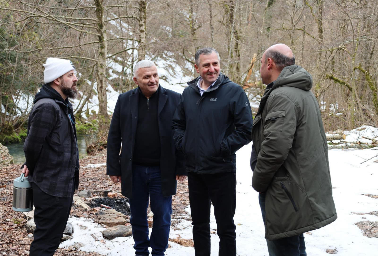 ამბროლაურისა და ონის მუნიციპალიტეტის მდინარეები „წითელი ნუსხის“ სახეობის ნაკადულის კალმახის 90 000 ქვირითით დათევზიანდა