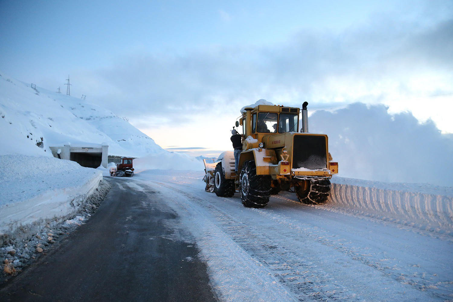 გუდაური(ფოსტა)-კობის მონაკვეთზე მისაბმელიანი და ნახევრადმისაბმელიანი ავტოტრანსპორტის მოძრაობა აკრძალულია