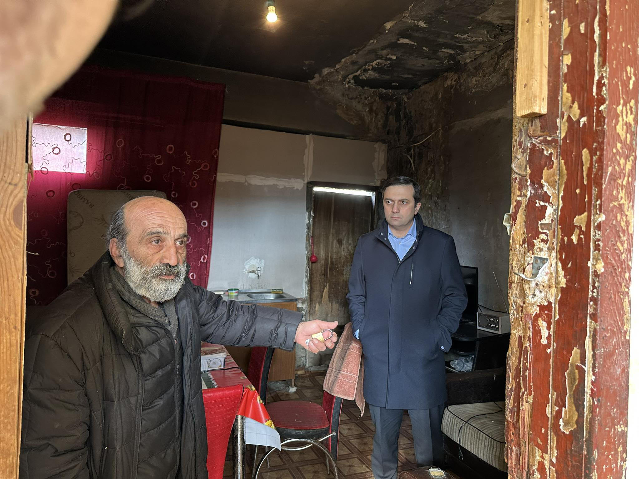 სახალხო დამცველი ქუთაისის ყოფილი სამხატვრო აკადემიის შენობაში მცხოვრებ პირებს შეხვდა