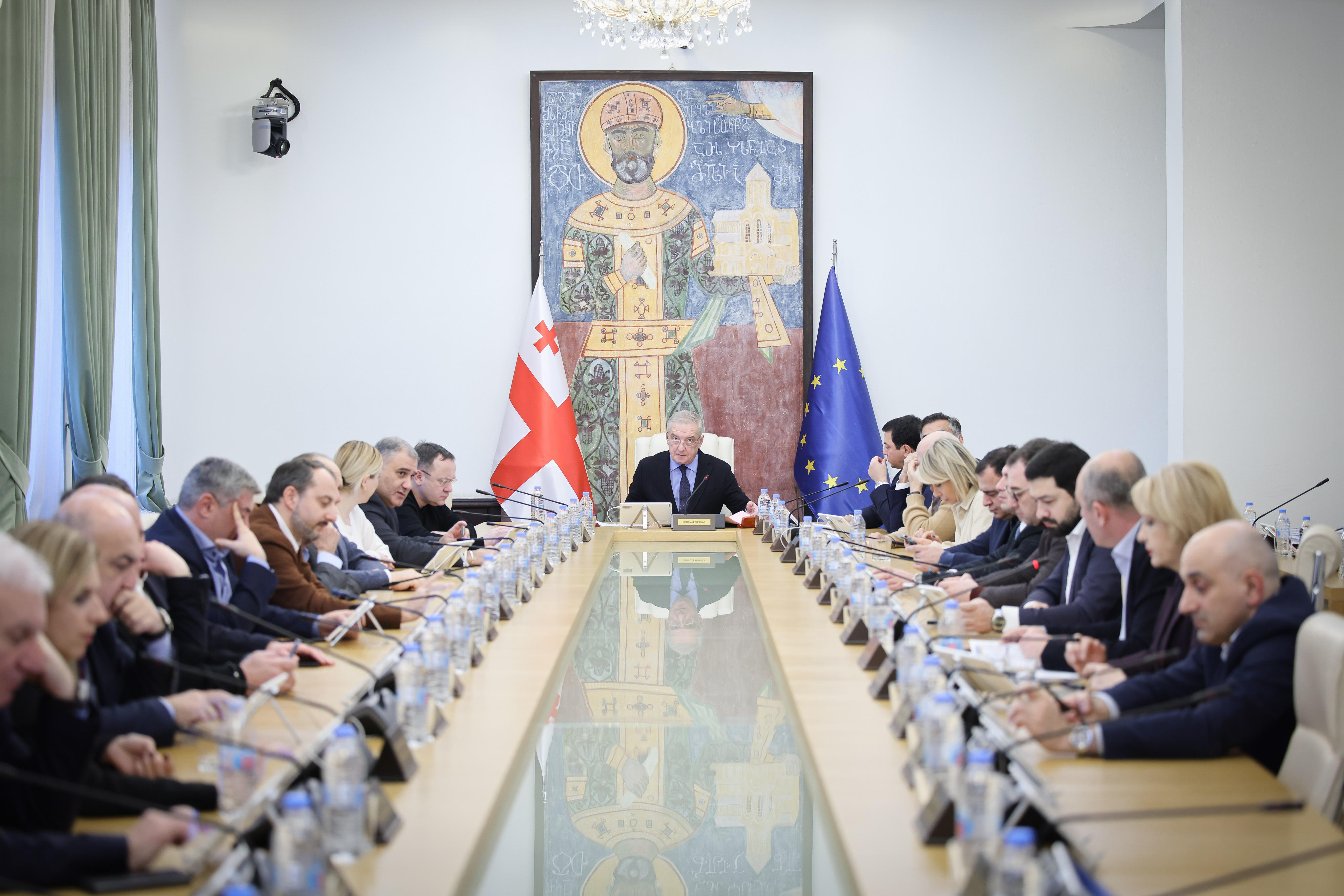 პარლამენტის ბიუროს მთავრობის ახალი შემადგენლობა და სამთავრობო პროგრამა - „ევროპული სახელმწიფოს მშენებლობისთვის“ წარედგინა