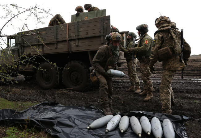 Politico - ჩეხეთი უკრაინისთვის საარტილერიო ჭურვების ევროკავშირის გარეთ შესყიდვის ინიციატივით გამოდის