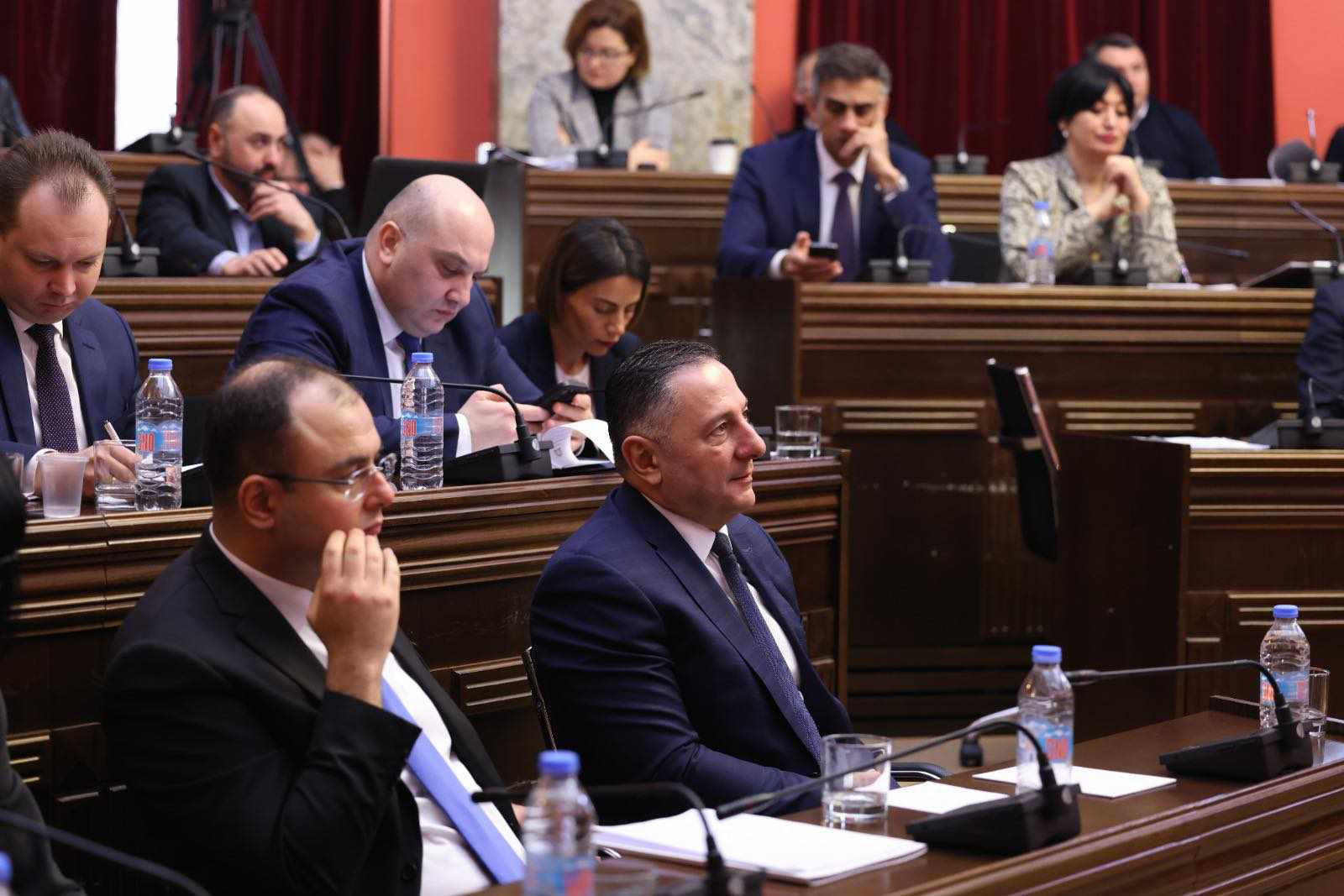 შს მინისტრი ანა ნაცვლიშვილს - უვიზო რეჟიმი რუსეთთან ჩვენ არ დაგვიწესებია, თქვენმა ყოფილმა ლიდერმა დააწესა - რაც შეეხება „რუსული მანქანების“ დაჯარიმებას, ყველა ჯარიმდება