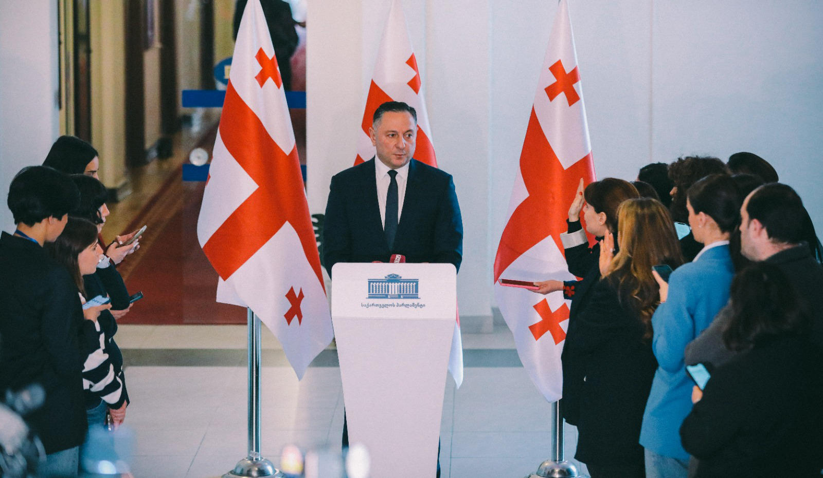 ვახტანგ გომელაური - ძალიან ბევრს აქვს რუსეთში ახლო კავშირები, მათ შორის ოპოზიციიდან და ჰყავთ დამფინანსებლები, დეტალებში ნუ ჩამიყვანთ