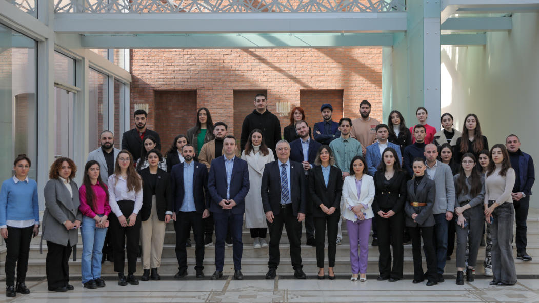 საკრებულოში „ადგილობრივი თვითმმართველობის შესახებ“ კავკასიის საერთაშორისო უნივერსიტეტის ზამთრის სკოლის გახსნის ღონისძიება გაიმართა