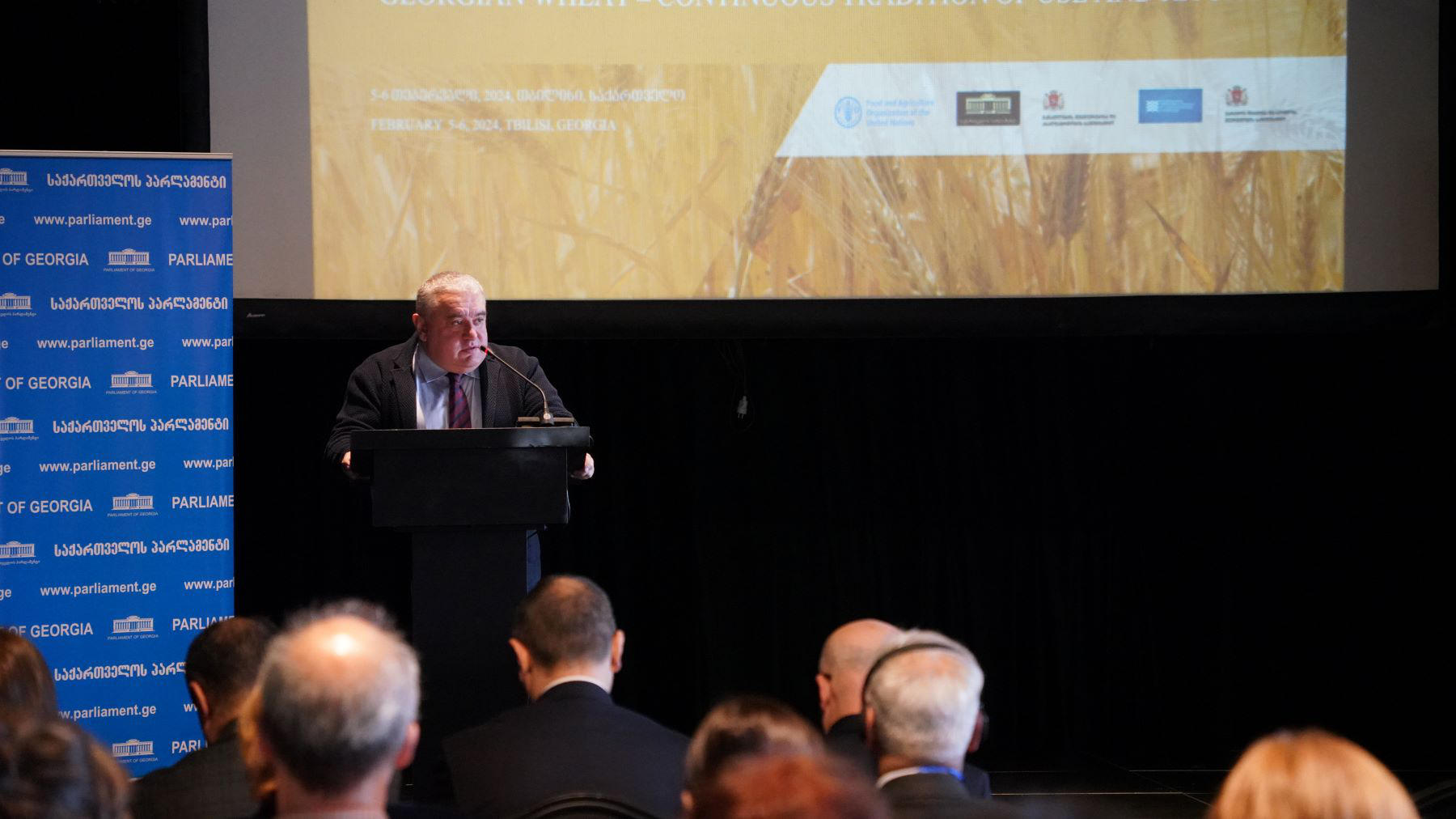 ჯაბა სამუშიამ კონფერენციის „ქართული ხორბლის კულტურა - რიტუალები და გამოყენების უწყვეტი ტრადიცია“ გახსნაზე ქართული ხორბლის მრავალფეროვნებაზე, მარცვლეული კულტურის ისტორიასა და მის გავრცელებაზე ისაუბრა