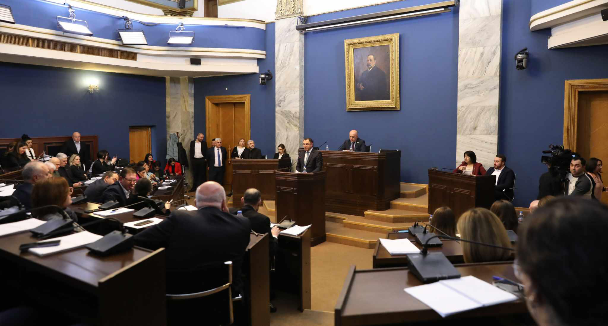 სამთავრობო პროგრამას და განახლებული მთავრობისთვის ნდობის გამოცხადების საკითხს სამმა კომიტეტმა გაერთიანებულ სხდომაზე მხარი დაუჭირა