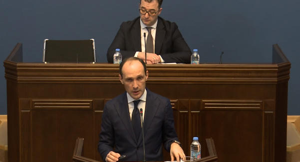 ლევან დავითაშვილი ვაშაძეს - ემოციებზე თამაში პოლიტიკური ტრიუკია - გვესმის, რომ დღეს საქართველოში საუკეთესო მდგომარეობა არ არის და გაჭირვება ჯერ კიდევ პრობლემაა, ჩვენ არ ვართ ყველაზე მდიდარი ქვეყანა, რომელიც კეთილდღეობაში ცხოვრობს