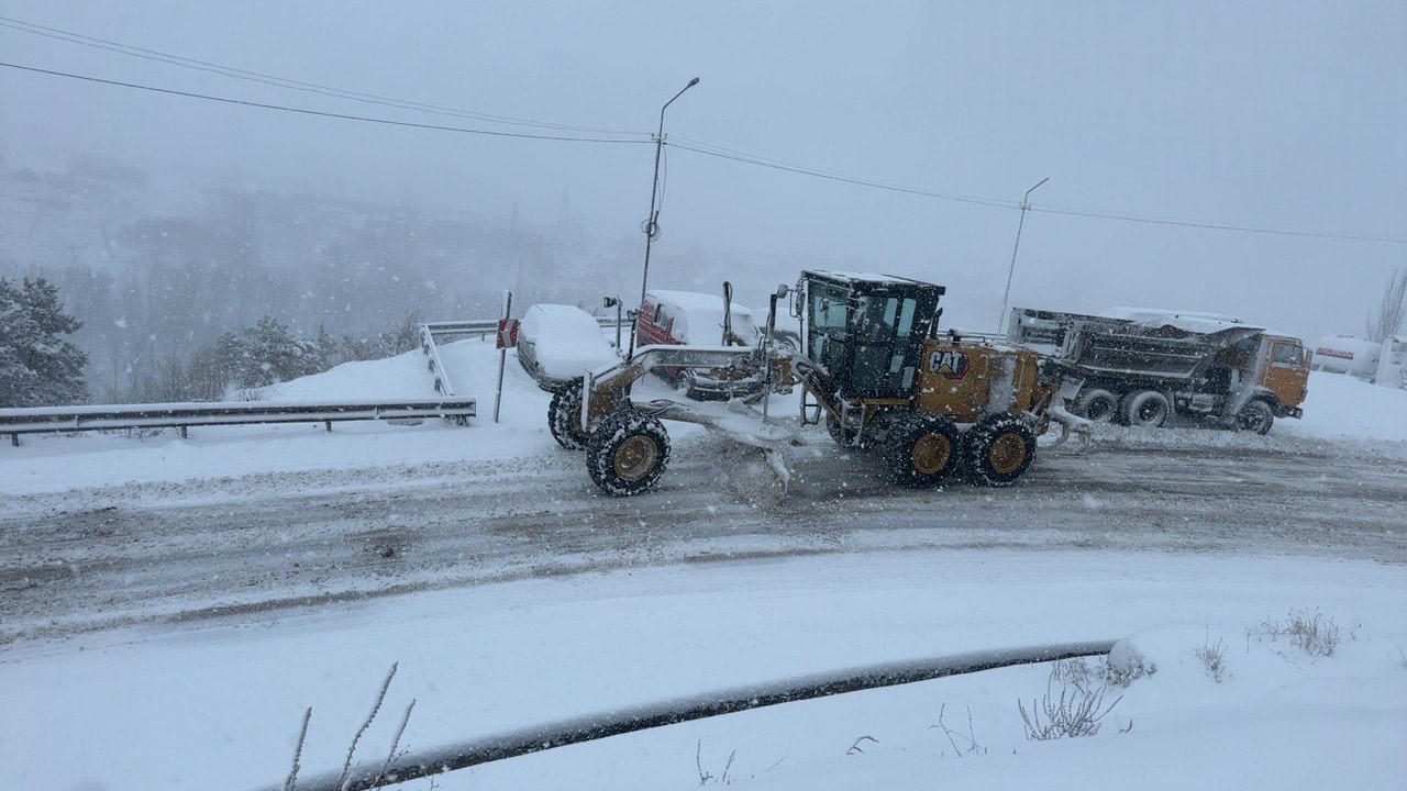 ახალქალაქი-კარწახის გზაზე ავტოტრანსპორტის მოძრაობა აკრძალულია