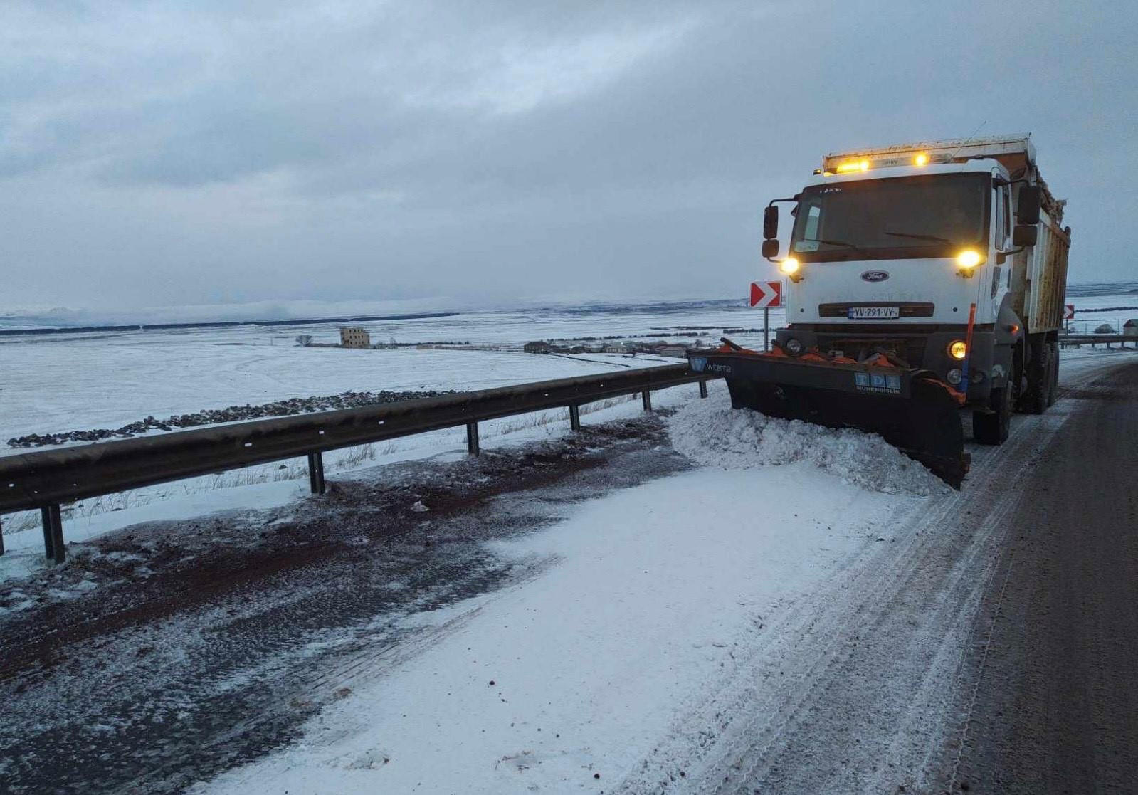 ახალქალაქი-კარწახის, ხაშური-ახალციხე-ვალეს და ახალციხე-ნინოწმინდის გზების ცალკეულ მონაკვეთზე ავტოტრანსპორტის მოძრაობის შეზღუდვები დაწესდა