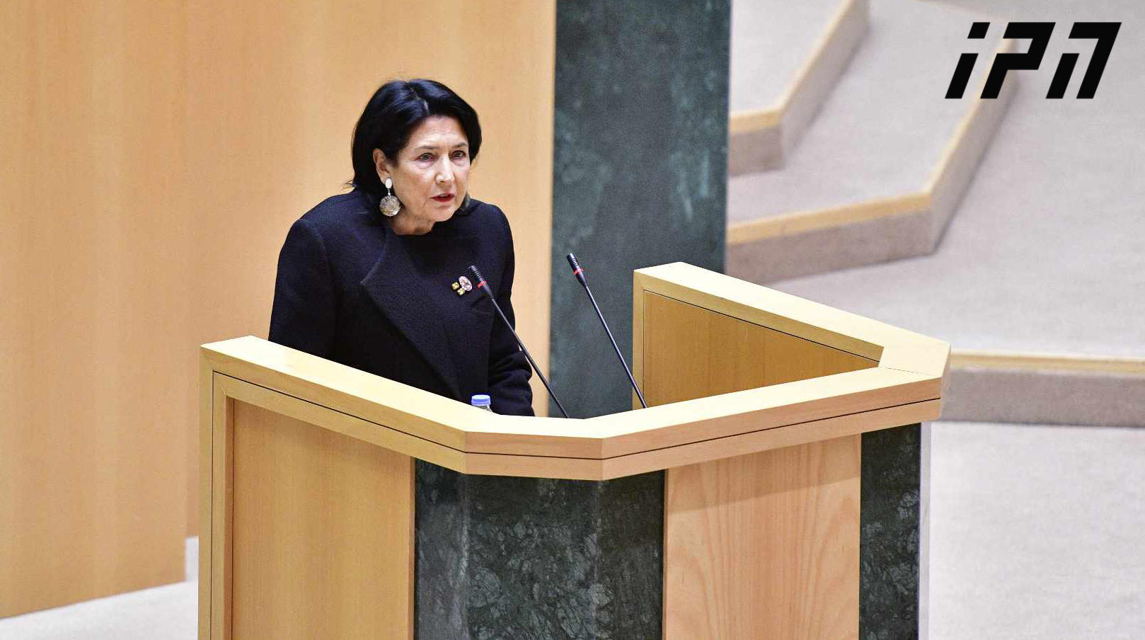 სალომე ზურაბიშვილი - პარლამენტის ტრიბუნასთან დღეს ბოლოჯერ კი არ ვდგავარ, არამედ ამ ტრიბუნასთან პირველად ვდგავარ, როგორც ევროკავშირის კანდიდატი ქვეყნის პრეზიდენტი - ჩვენ ეს შევძელით!