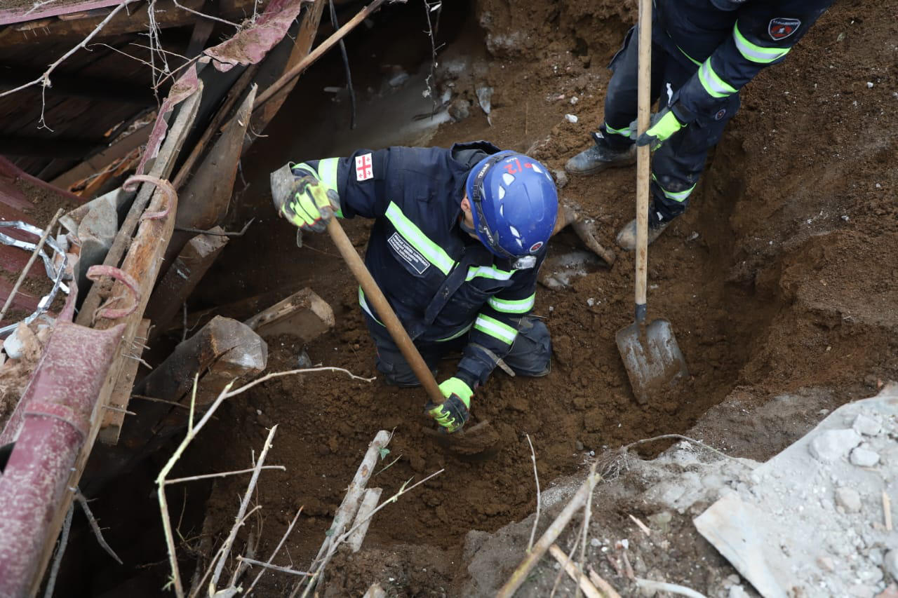 საგანგებო სიტუაციების მართვის სამსახური - სოფელ ნერგეეთში 200-ზე მეტი მეხანძრე-მაშველი ძებნა-შველის ღონისძიებას უწყვეტ რეჟიმში ახორციელებს