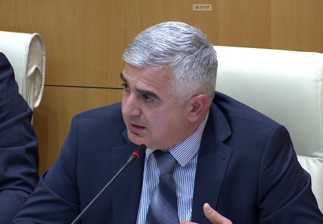 გიორგი ბოტკოველი ირაკლი კობახიძეს - თქვენც ისე აპირებთ გაგრძელებას, როგორც თქვენი წინამორბედი აკეთებდა? სადაც მხოლოდ „ქართულ ოცნებასთან“ დაკავშირებული ადამიანები იღებდნენ სარგებელს სოფლის მეურნეობის პროექტებით?