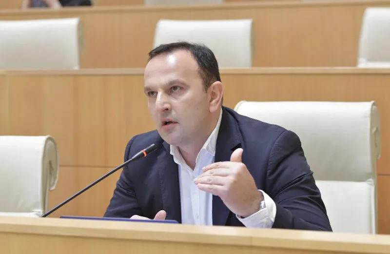 პაატა მანჯგალაძე „ქართულ ოცნებას“ - მოქალაქეებმა მართლა იგრძნეს საკუთარ ჯიბეზე და ოჯახებზე თქვენი მმართველობა - დაპირებული ფაბრიკა-ქარხნები, სამუშაო ადგილები კვლავ არ ჩანს, ორი არჩევანი აქვთ: შეეგუონ სიღარიბეს, ან წავიდნენ