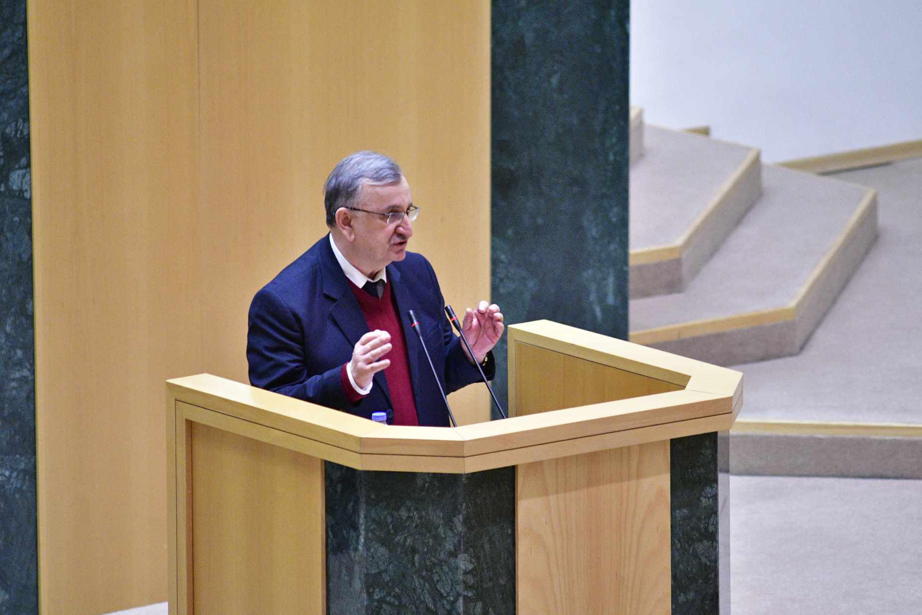 რომან გოცირიძე - „მკვეხარა ქოთანი“ იკვეხნიდა, ოქროს ძირი მაქვსო, ჩაიხედა და თიხის ძირი ყოფილა - 11 წელი არის დაკარგული, დაკარგული შანსი, დაკარგული დრო, განიავებული ბიუჯეტი, მოპარული ფული