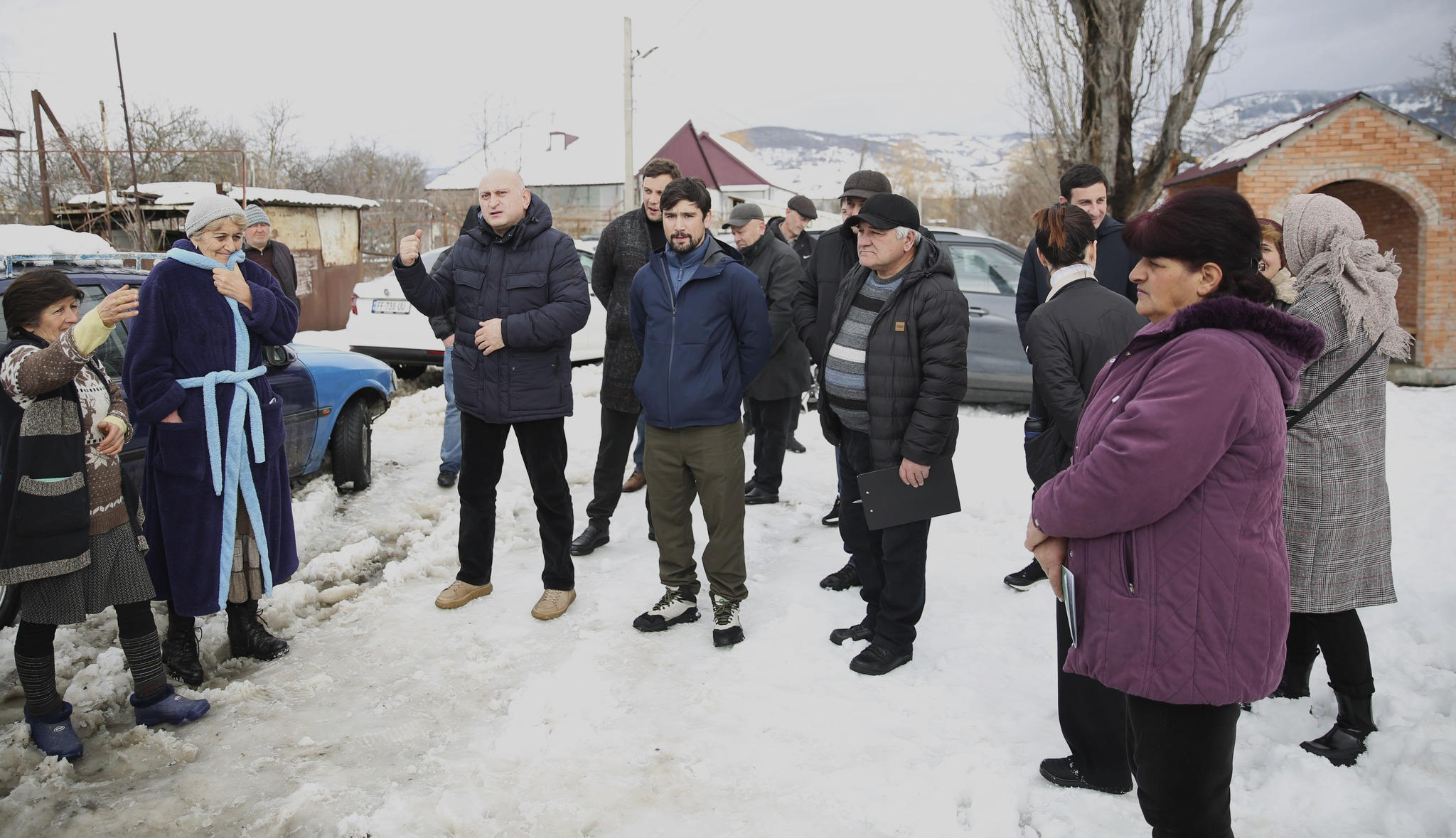 ვლადიმერ ხინჩეგაშვილი მერიისა და საკრებულოს წარმომადგენლებთან ერთად მოსახლეობასთან შეხვედრებს აგრძელებს