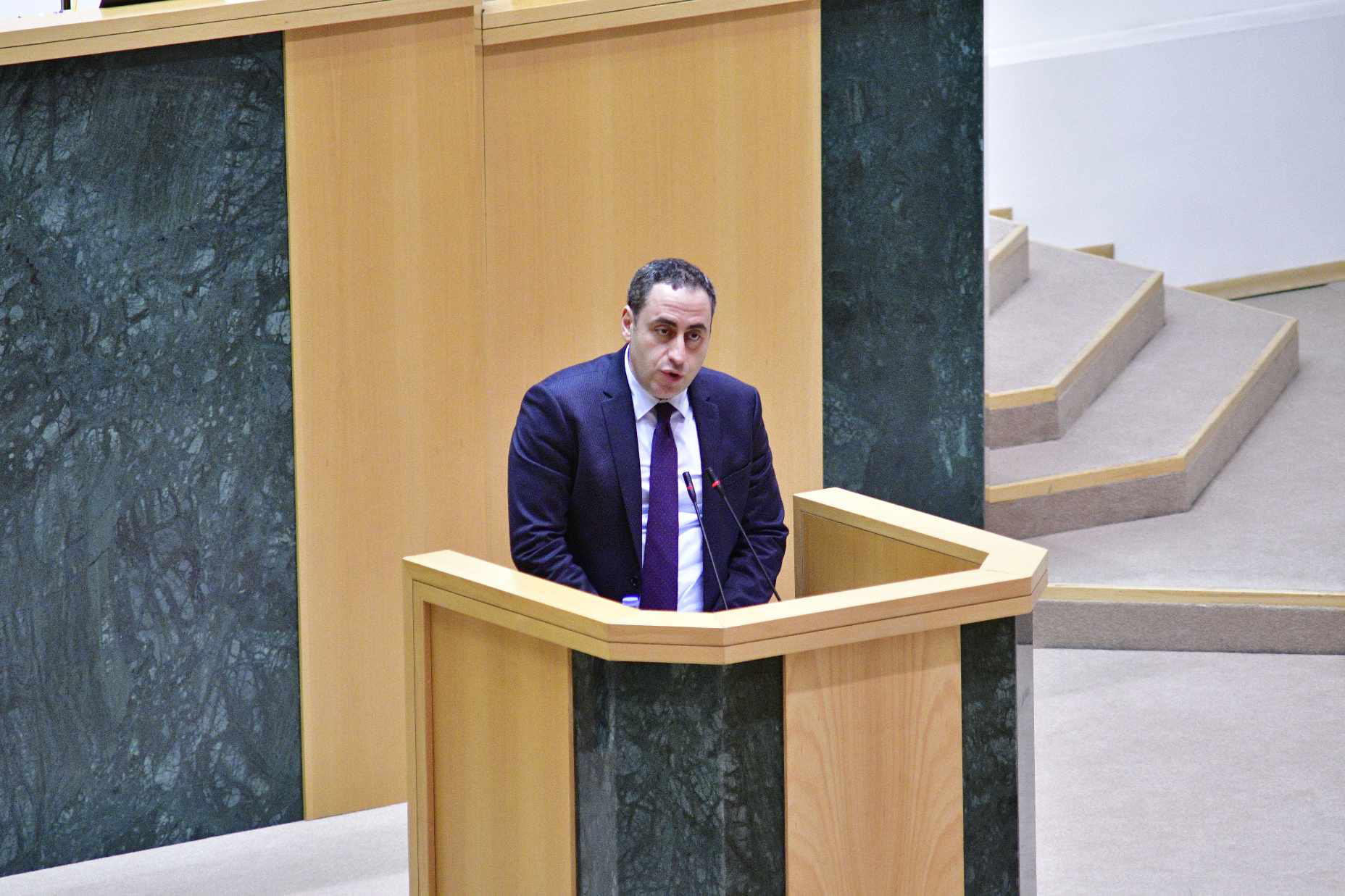 გიორგი ვაშაძე ირაკლი კობახიძეს - უცხოური კომპანიების შემოყვანა კი არა, ქუთაისში ორჯერ რომ გახსენით არ არსებული ელექტრო მანქანების ქარხანა, სად არის ეს ქარხანა?  - აი, ასეთი ტყუილებია ივანიშვილის პარტიის ხელწერა