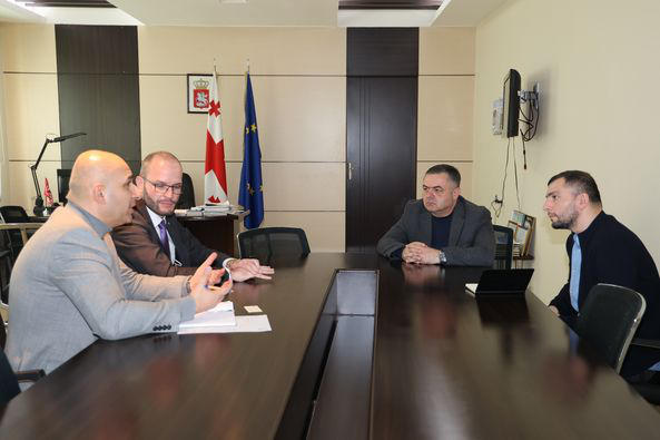 ბოლნისის მუნიციპალიტეტის მერი დავით შერაზადიშვილი პროექტის „შემოქმედებითი კომპასი საქართველო“ ხელმძღვანელს იოჰანეს ბაქჰაუზს შეხვდა
