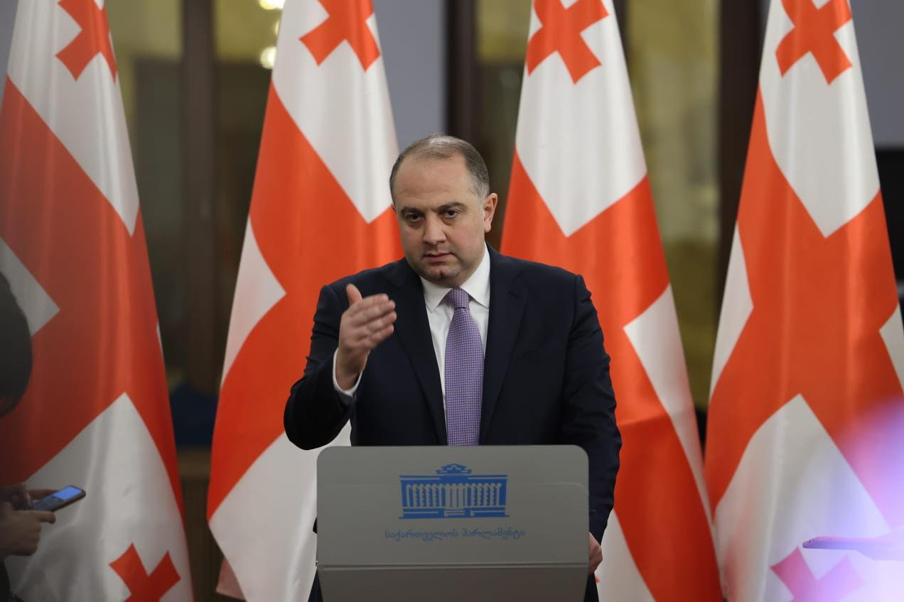 ირაკლი ჩიქოვანი „უგუნურს“ უწოდებს პრეზიდენტ ზურაბიშვილის გადაწყვეტილებას, რომელსაც ილჰამ ალიევისთვის არჩევნებში გამარჯვება არ მიულოცია