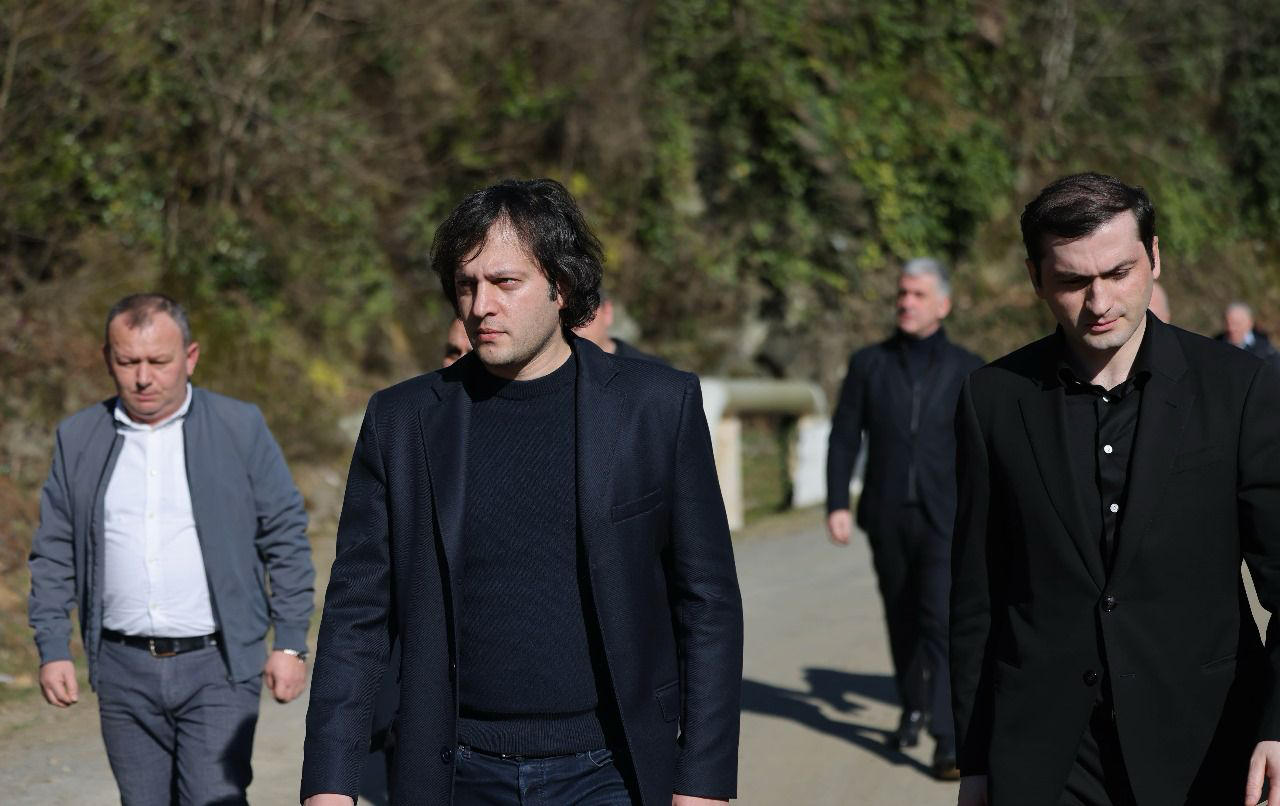 პრემიერ-მინისტრი ირაკლი კობახიძე ქედაში, სტიქიის სალიკვიდაციო სამუშაოებს გაეცნო