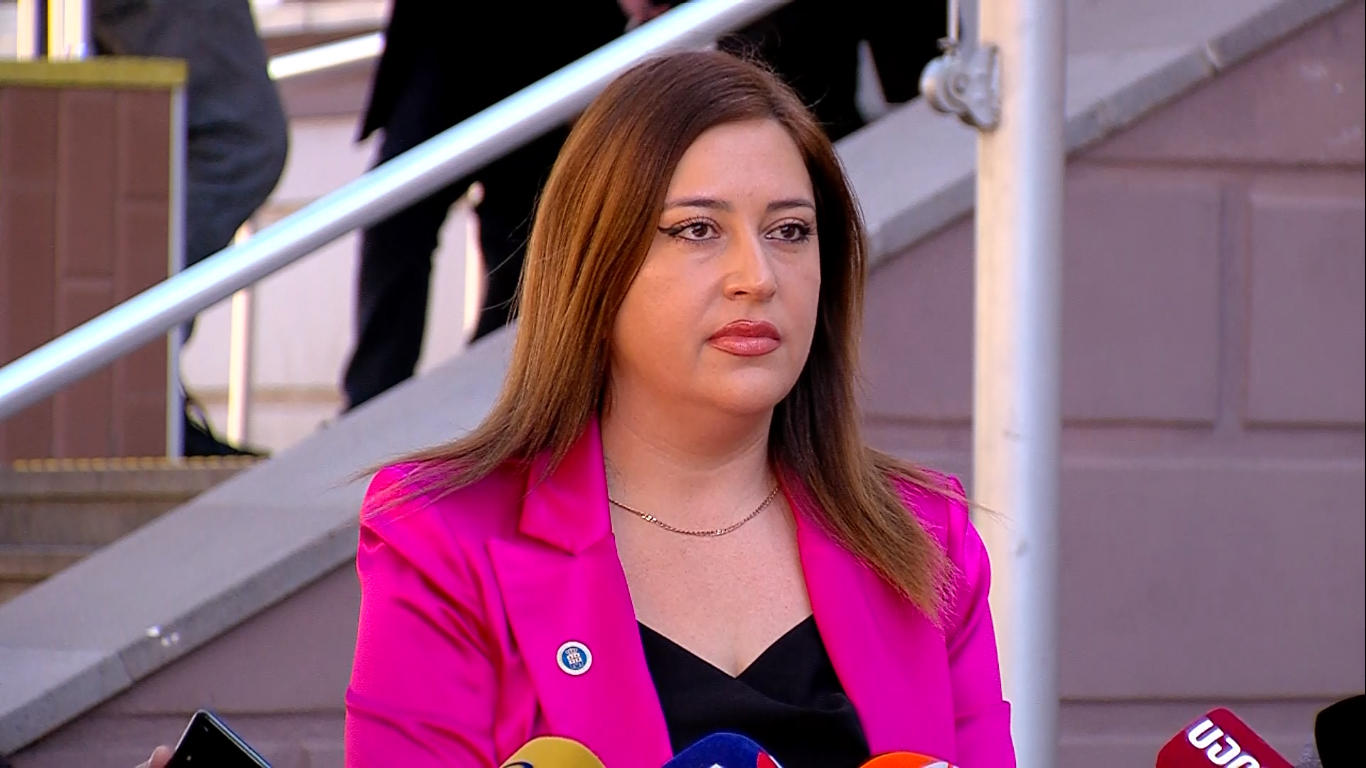 რუსთავში ე.წ. სტამბოლის ბაზარში მკვლელობის საქმის პროკურორი - დანაშაულის მოტივი იყო შურისძიება - ახალ წლამდე ბრალდებულს კონფლიქტი მოუვიდა ბიძასთან, რომელთანაც ბაზარში მუშაობდა და მან სამსახურიდან დაითხოვა