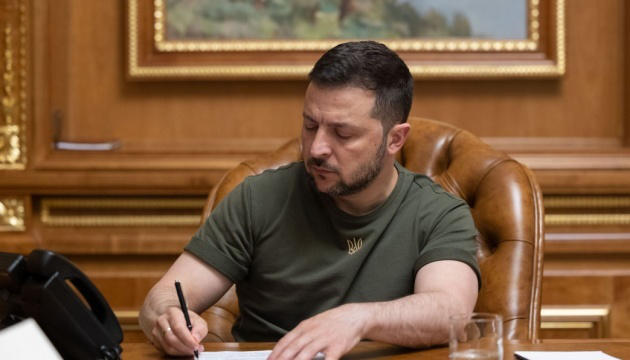 ვოლოდიმირ ზელენსკიმ სახმელეთო ჯარების, გაერთიანებული ძალებისა და საჰაერო-სადესანტო თავდასხმის ძალების ახალი მეთაურები დანიშნა
