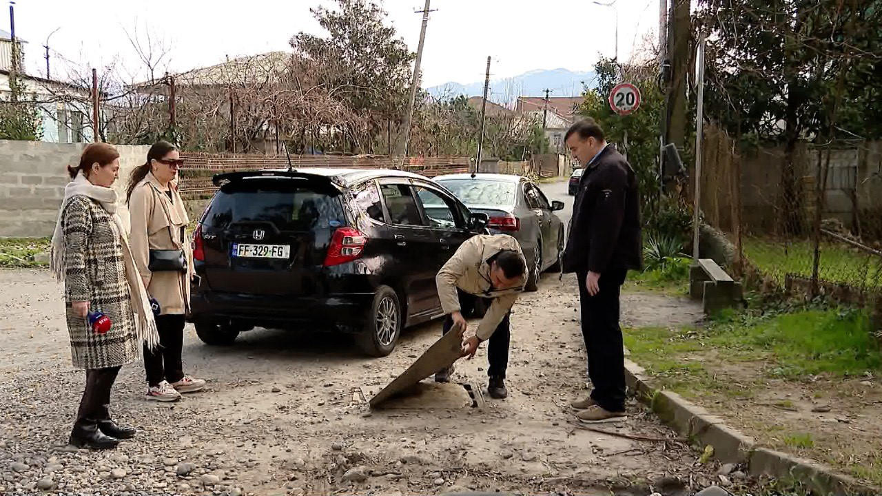 „ნაციონალური მოძრაობის“ წევრები - ბათუმი „ქართული ოცნების“ პირობებში ჩვენი მოქალაქეებისათვის პრობლემების ქალაქად იქცა