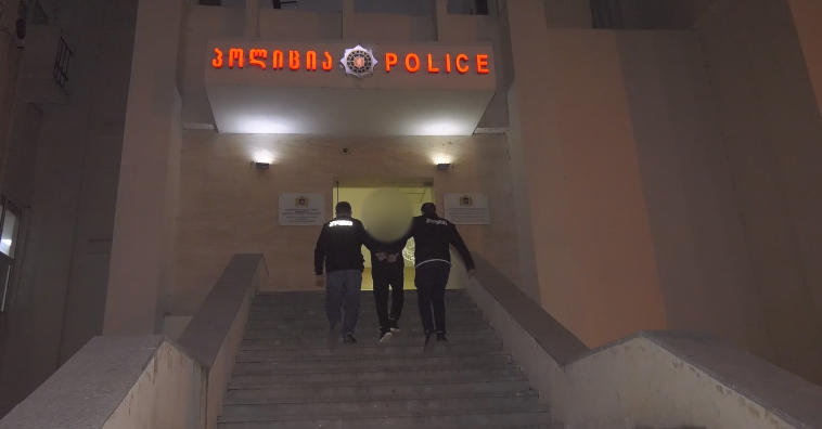 პოლიციამ თბილისში მომხდარი მკვლელობის ფაქტზე ძმები დააკავა