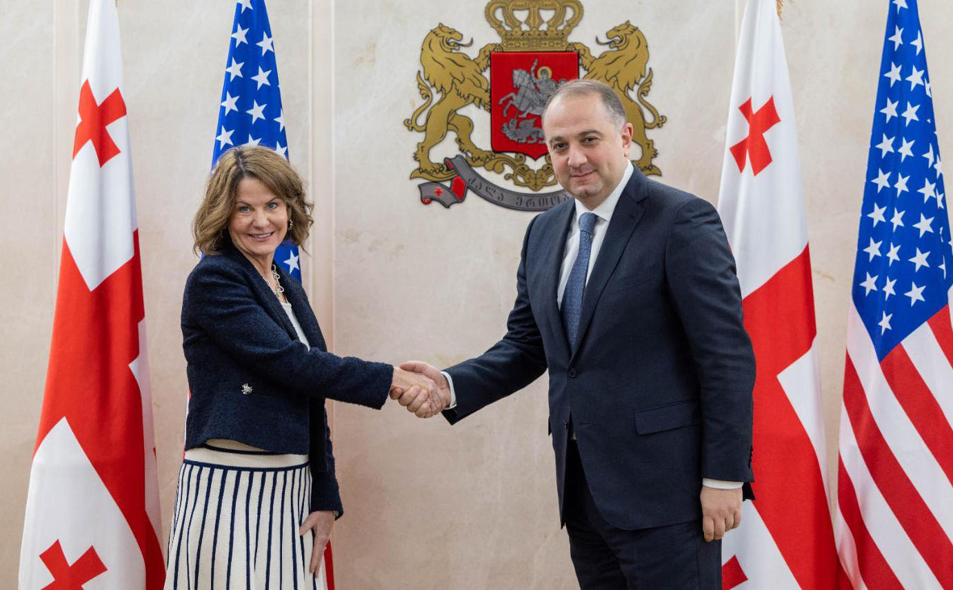 საქართველოს თავდაცვის მინისტრი აშშ-ის ელჩს შეხვდა