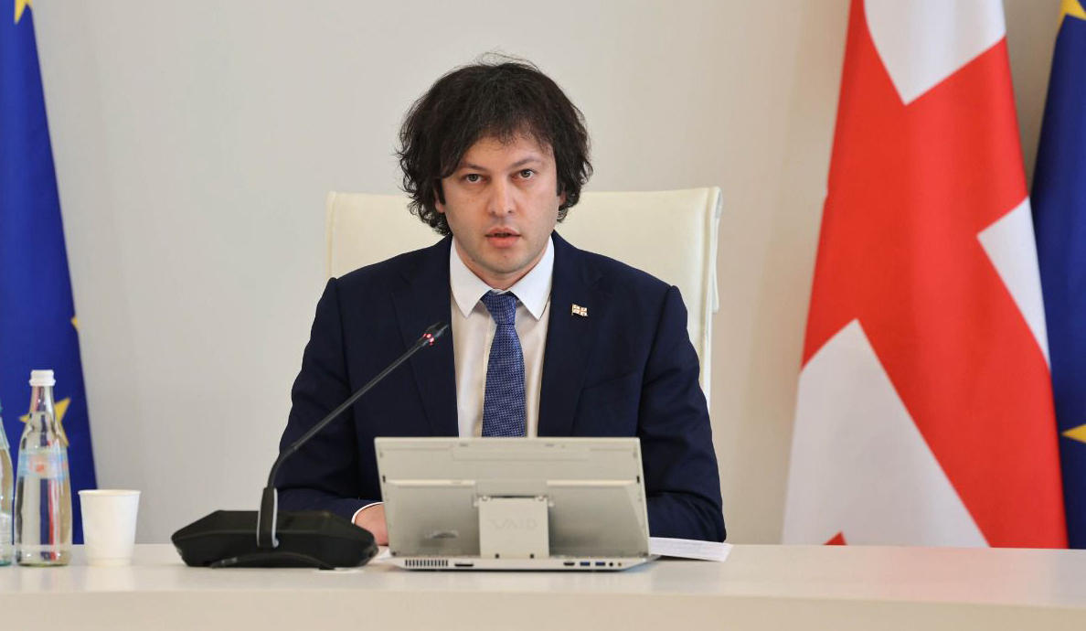 ირაკლი კობახიძის განცხადებით, უსაფრთხო ადგილზე სტიქიის ზონაში მცხოვრები 296 ოჯახია გადაყვანილი და მზადდება დოკუმენტაცია, რათა დაზარალებულ ოჯახებზე შესაბამისი კომპენსაცია გაიცეს