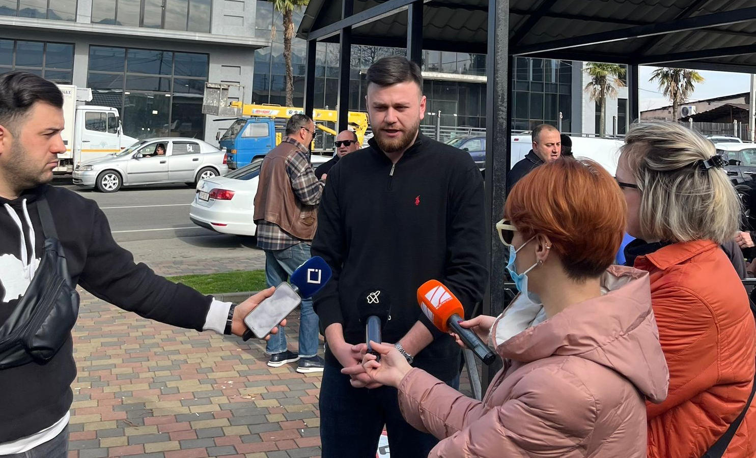 „ნაციონალური მოძრაობის“ ქობულეთის საკრებულოს დეპუტატი ლაშა კომახიძე, სოფელ მუხაესტატში ადგილობრივებს შეხვდა