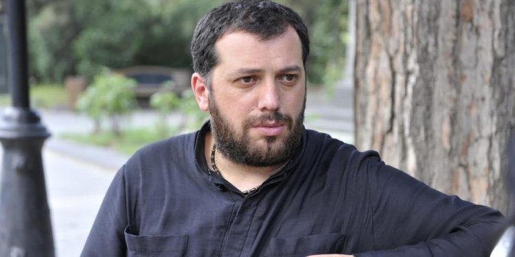 სინოდალურმა კომისიამ პატრიარქს დეკანოზ პეტრე კვარაცხელიასთვის მომავალ სხდომამდე მღვდელმოქმედების შეჩერებაზე შუამდგომლობით მიმართა