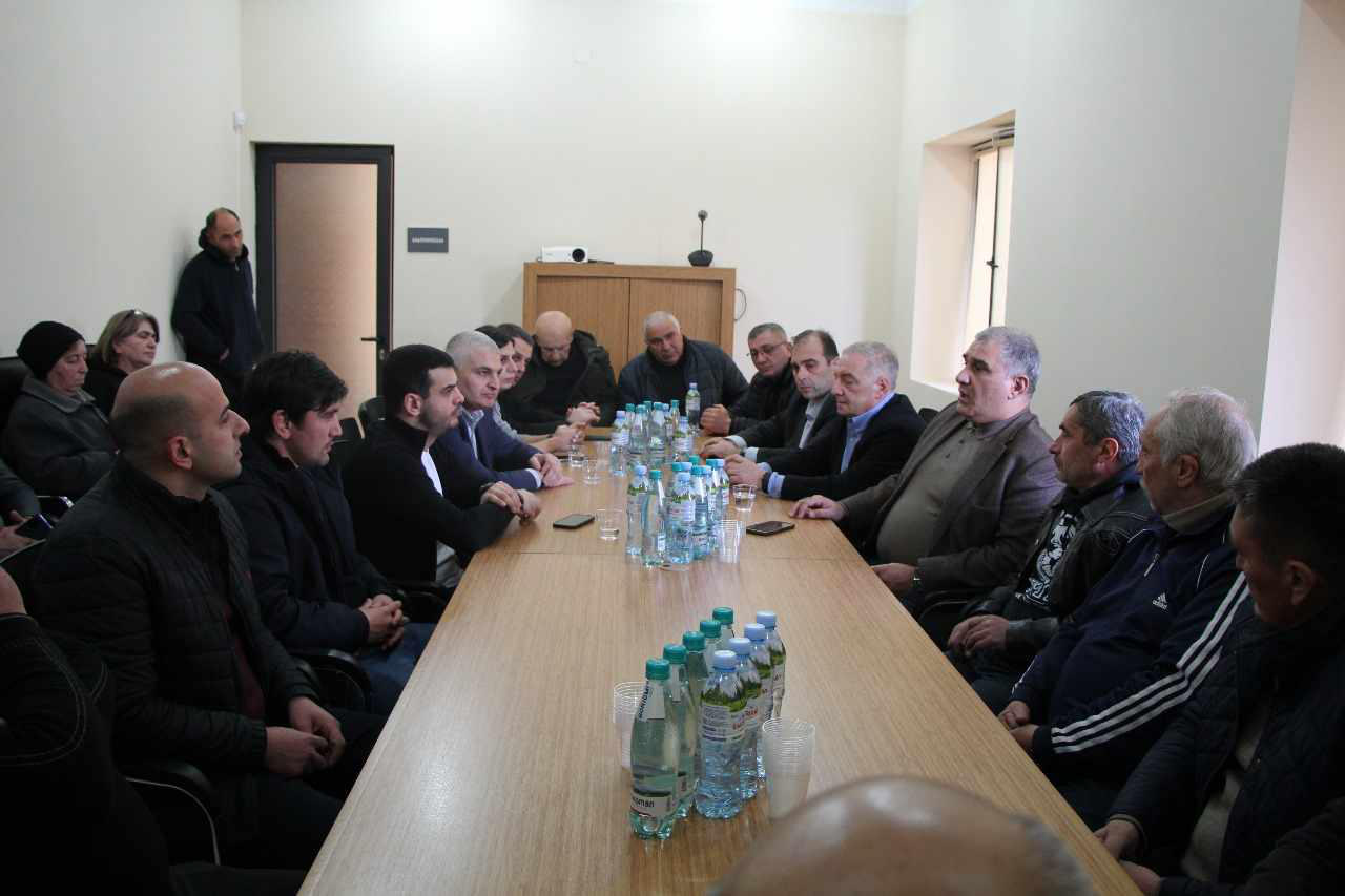 საქართველოს პარლამენტის წევრები შიდა ქართლში საოკუპაციო ხაზის მიმდებარედ მცხოვრებ მოსახლეობას შეხვდნენ