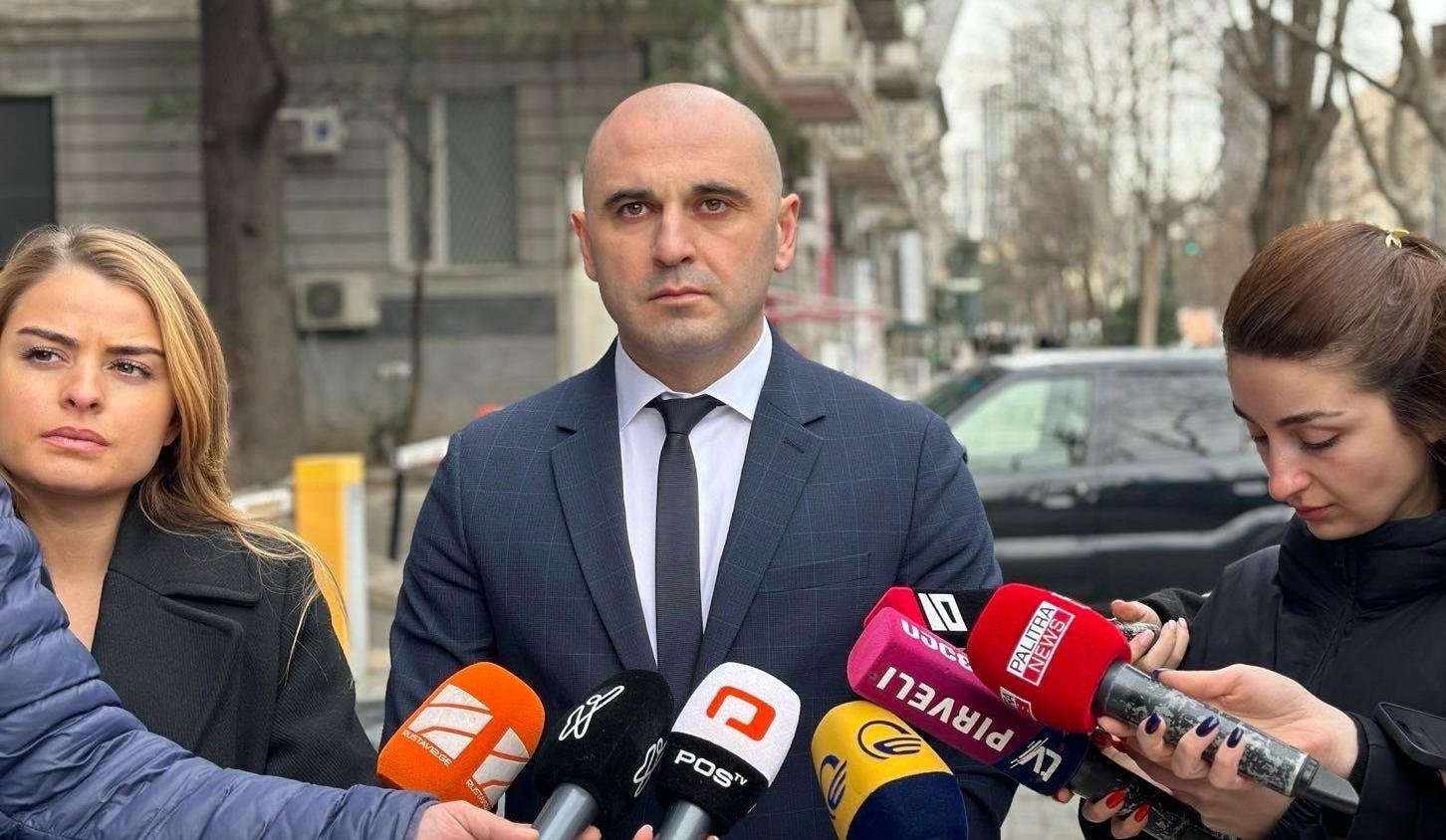 ლევან ხაბეიშვილი ჟურნალისტს ჩრდილოვანი კაბინეტის შესახებ - ხალხს აინტერესებს, როგორ დამარცხდება გაჭირვება და არა ის, რას მოიგონებთ და მოიტყუებით თქვენ და ხელისუფლება