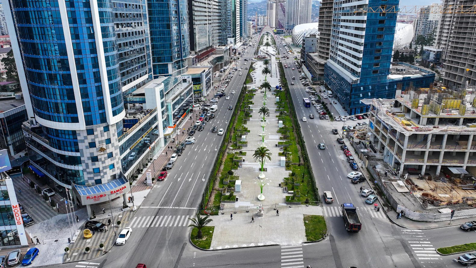 ბათუმში „გმირთა ხეივნის“ სრული რეაბილიტაცია და საფეხმავლო სახიდე გადასასვლელის მშენებლობა დასკვნით ფაზაშია