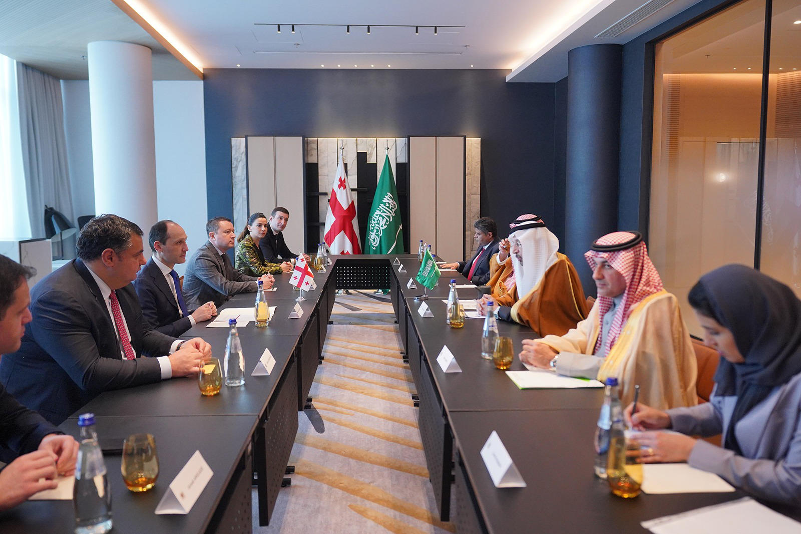 ლევან დავითაშვილმა და საუდის არაბეთის ინვესტიციების მინისტრმა ორ ქვეყანას შორის სავაჭრო-ეკონომიკური კავშირების გაძლიერების საკითხები განიხილეს