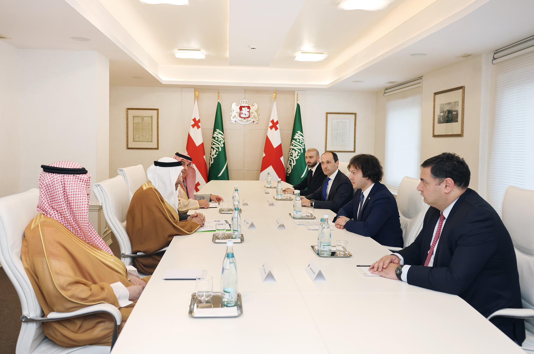 პრემიერ-მინისტრი ირაკლი კობახიძე საუდის არაბეთის სამეფოს ინვესტიციების მინისტრს შეხვდა