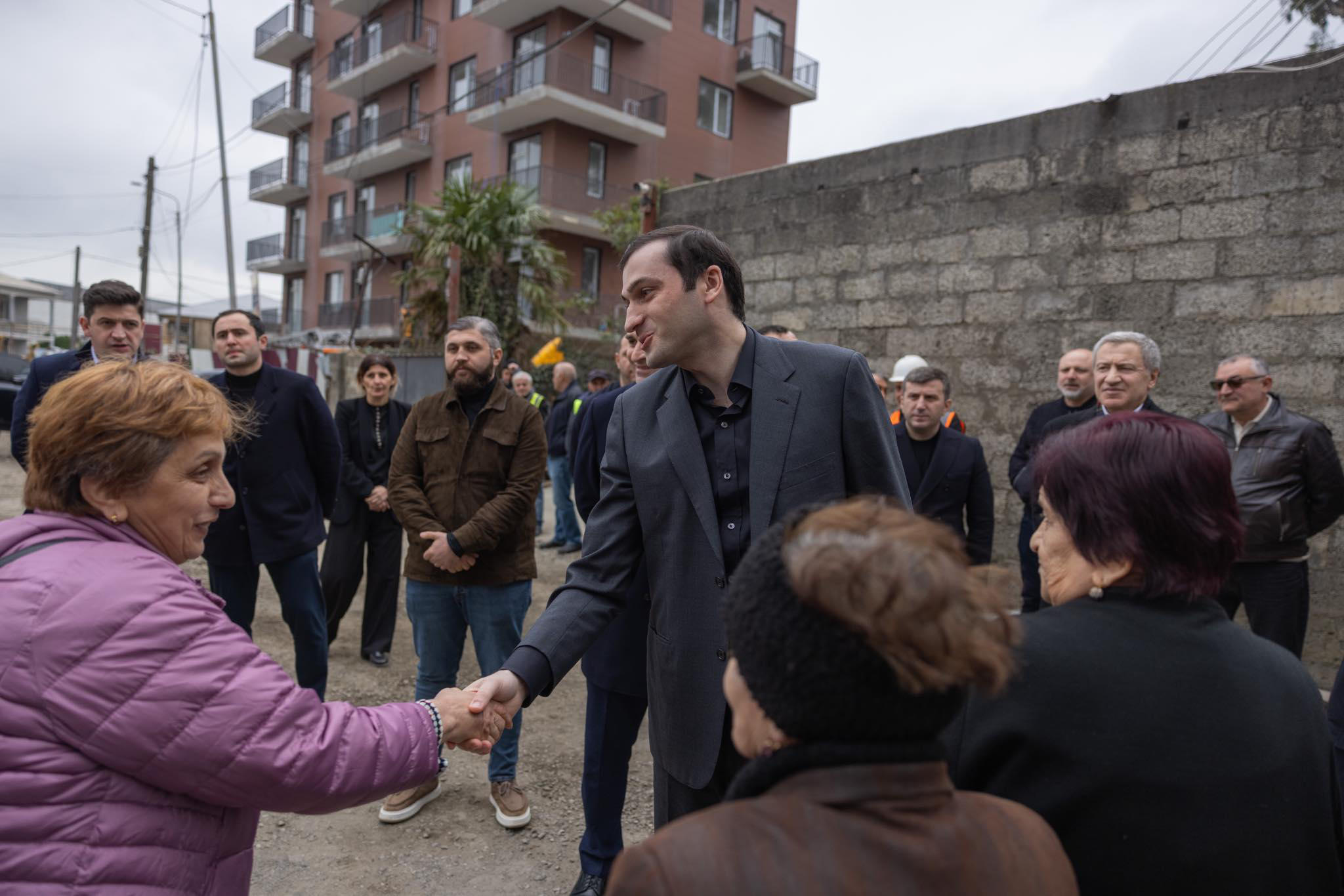 თორნიკე რიჟვაძე ,,ბათუმი ავარიული სახლების გარეშე" პროგრამის ფარგლებში მიმდინარე მშენებლობებს გაეცნო