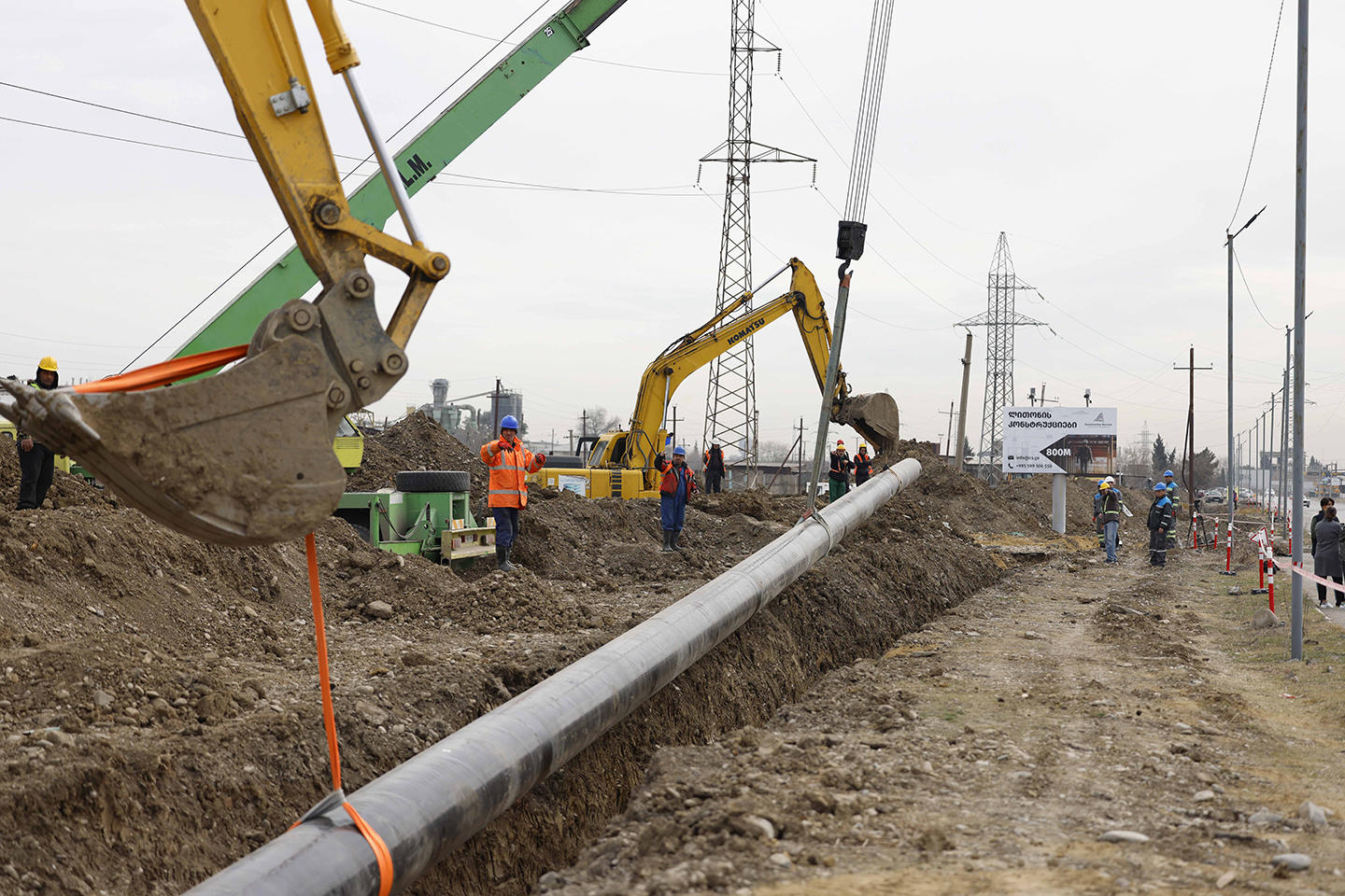 ნინო ლაცაბიძე და ირაკლი შატაკიშვილი მაგისტრალურ მილსადენზე GWP-ის მიერ წარმოებულ სარეაბილიტაციო სამუშაოებს მონიტორინგის მიზნით გაეცნენ