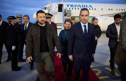 ვოლოდიმირ ზელენსკი პარიზში ჩავიდა